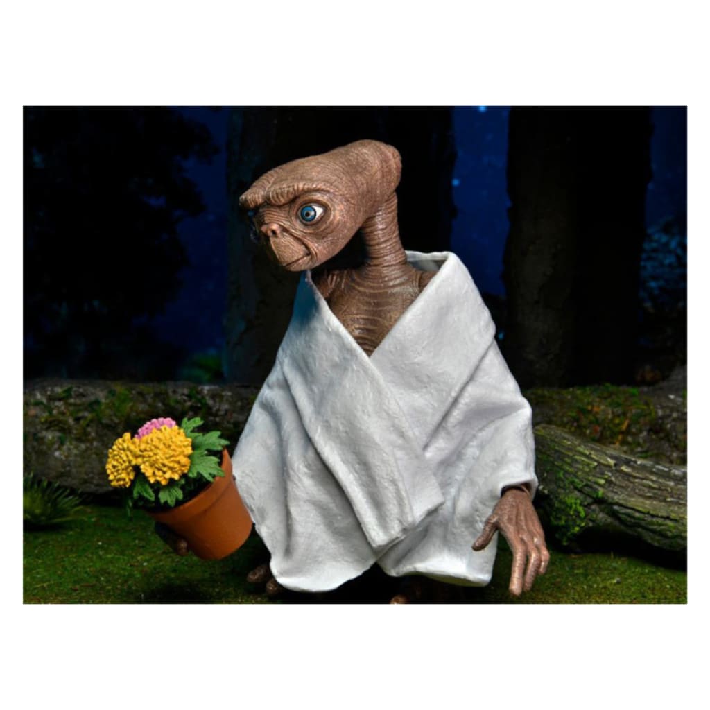 E.T. 40th Anniversary Ultimate Figure